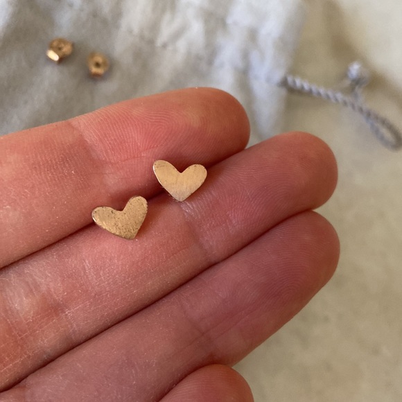 Kendra Scott Jewelry - Kendra Scott 18K Vermeil Ari Heart Stud Earrings